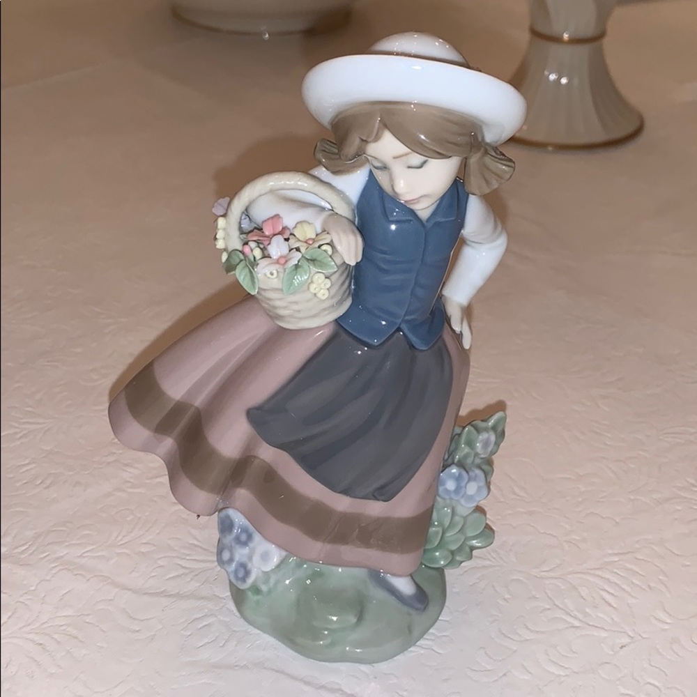 LLADRO 💫 girl with flower basket, #5221